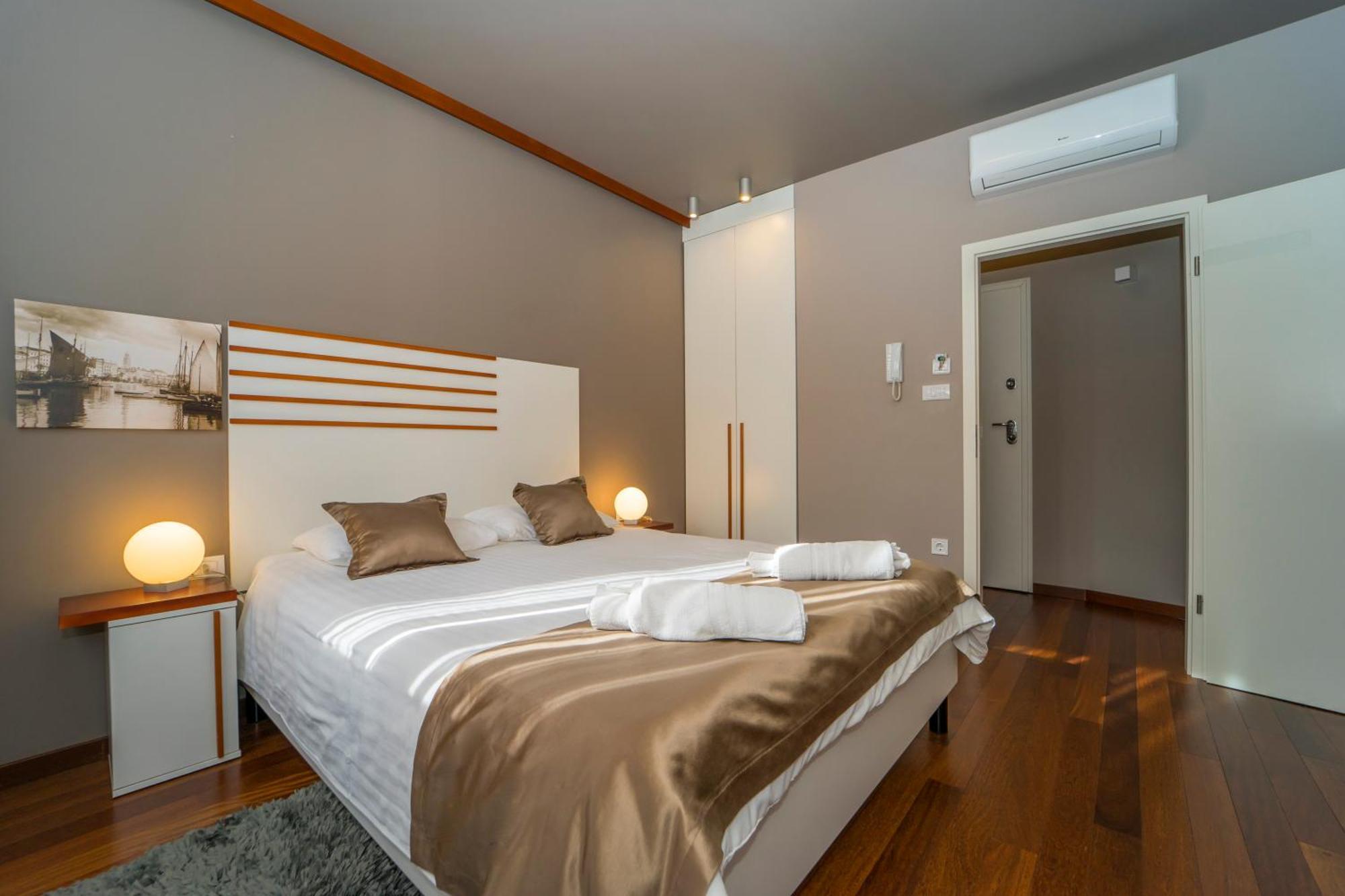 Luxury Rooms And Apartment Silente Bacvice Split Exterior foto
